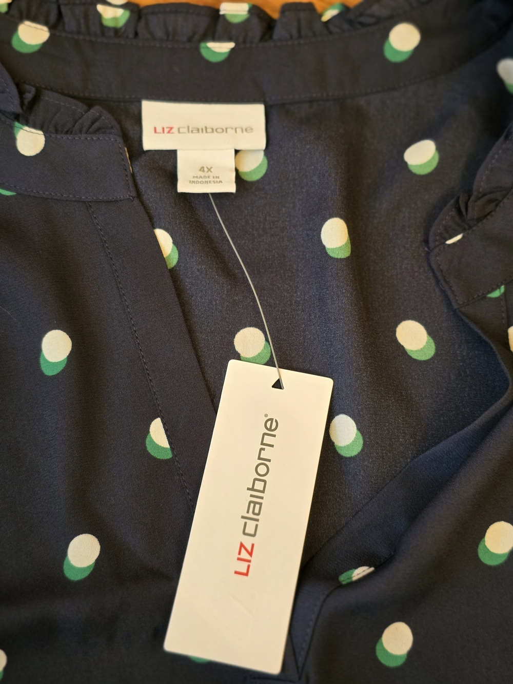 Liz Claiborne Navy Polka Dot Flutter Sleeve Blouse Plus Size 4X NWT Relaxed Fit - Picture 4 of 6